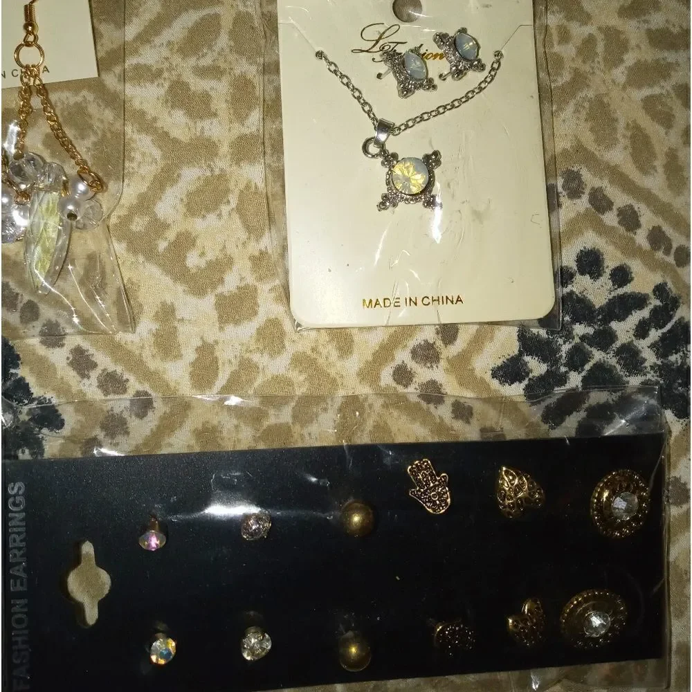 Surprise 🫢 Earring bundle